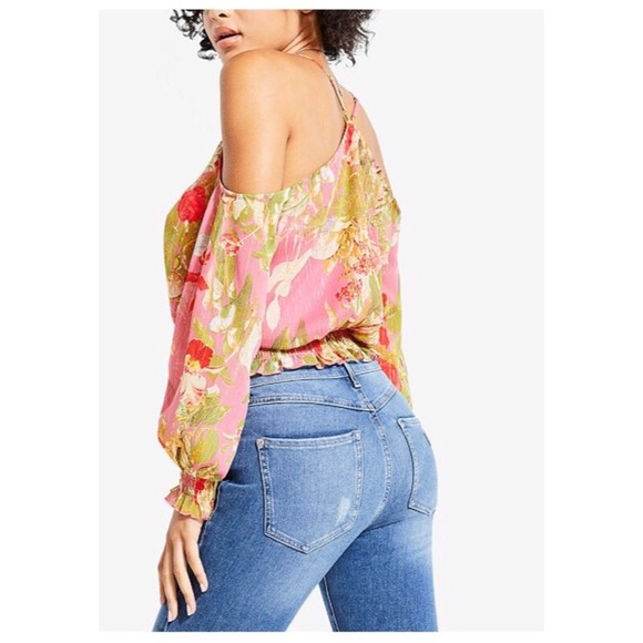 BNWT GUESS top - Picture 2 of 6